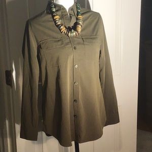 CHICO’S olive green 2 pocket blouse